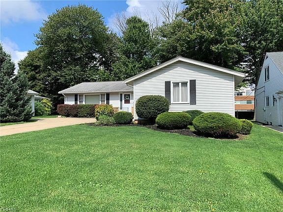 2nd image of 6753 Larchmont Dr