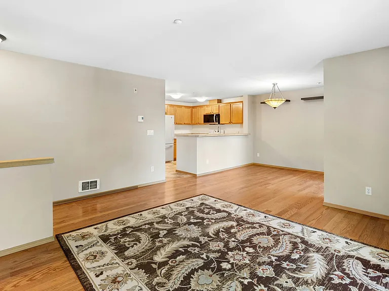 1652 25th Pl NE #203 — Photo 8