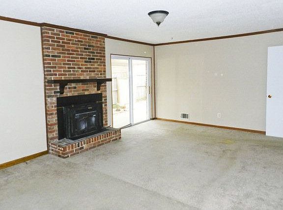 2nd image of 288 Hillwood St