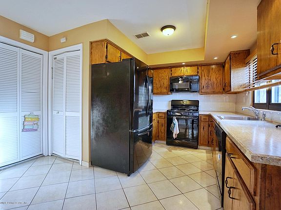 5th image of 569B Buchanan Ave #10