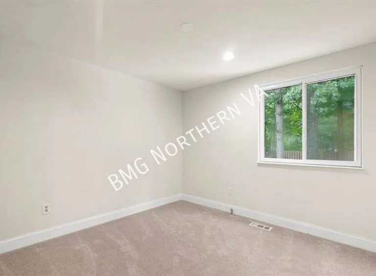 8461 Yellow Leaf Ct — Photo 12