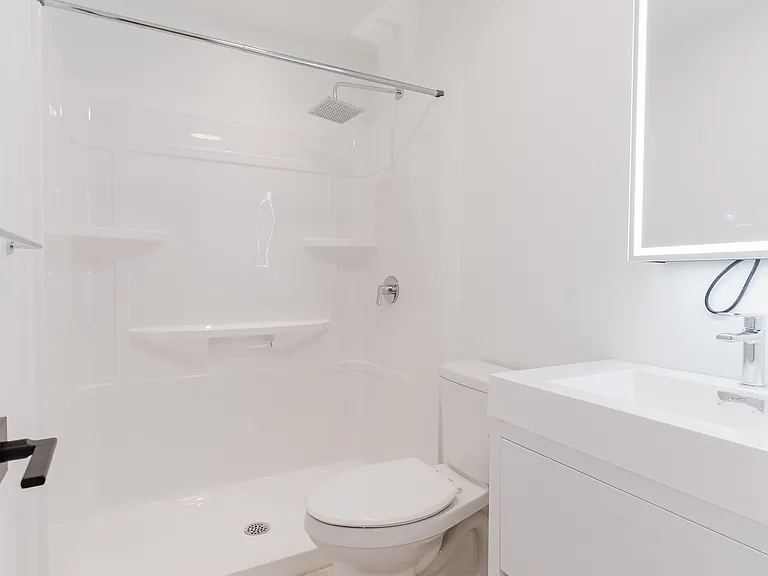 845 Champlain St — Photo 33