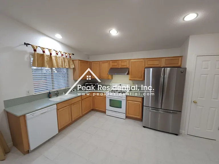 2727 Hinton Cir — Photo 11