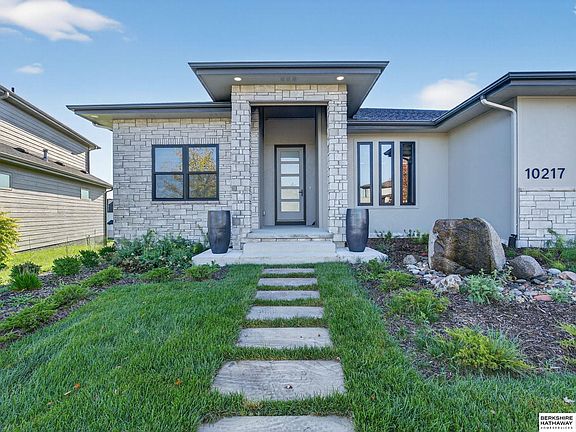3rd image of 10217 S 183rd Avenue Cir