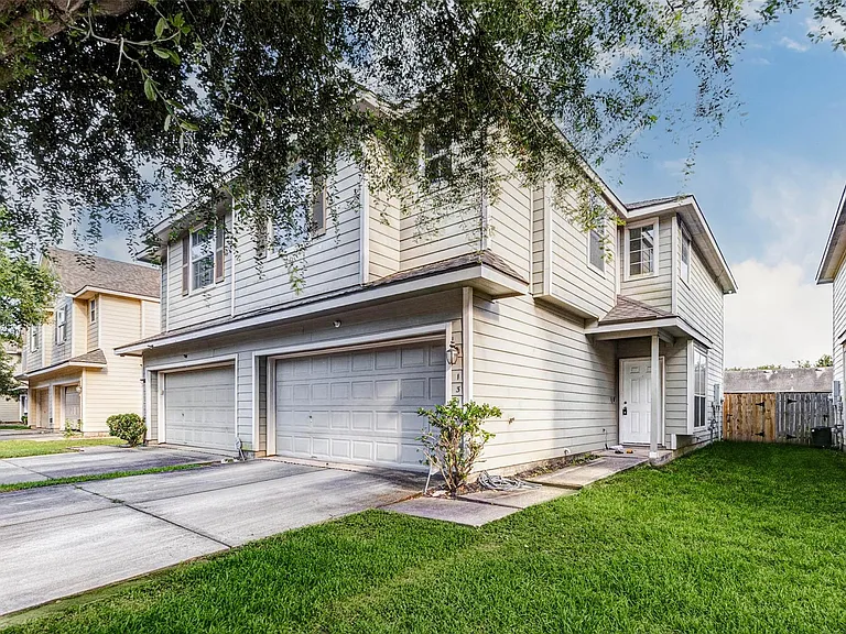13106 Peppergate Ln — Photo 2