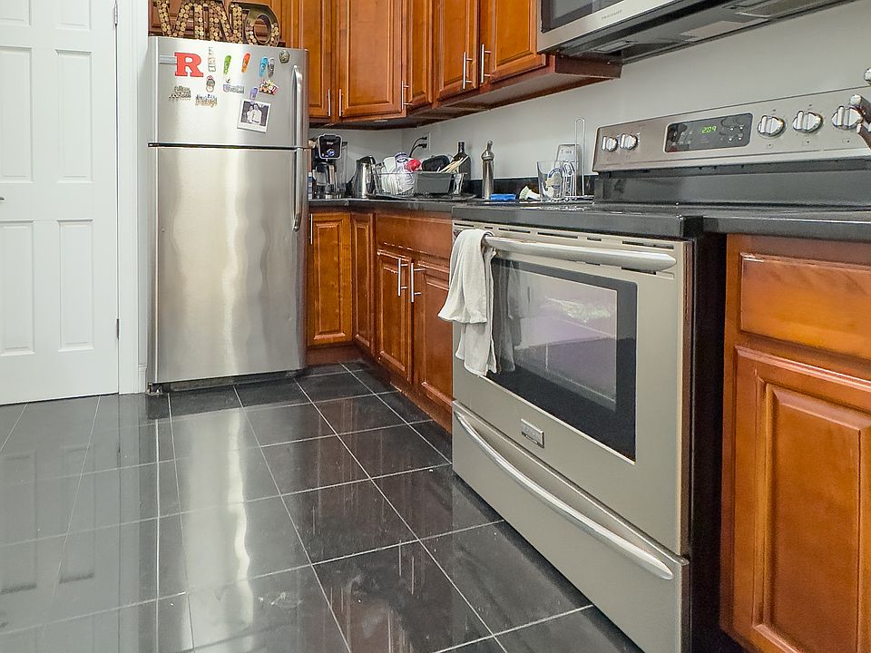 1st image of 200 E 26th St APT 1E