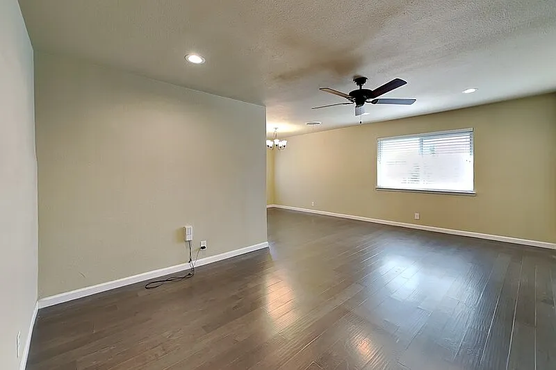 3 bed, 2.0 bath, 1684 sqft, $2,500 — Photo 4