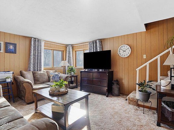 5th image of 702 8th St