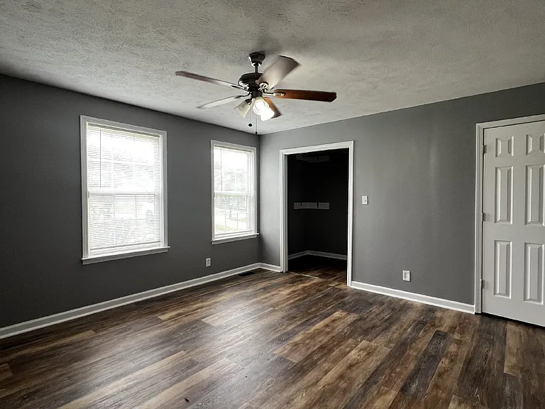 578 Somerset Ln — Photo 2