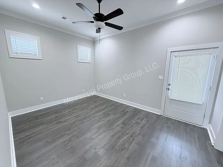 1402 Pleasant Dr — Photo 8