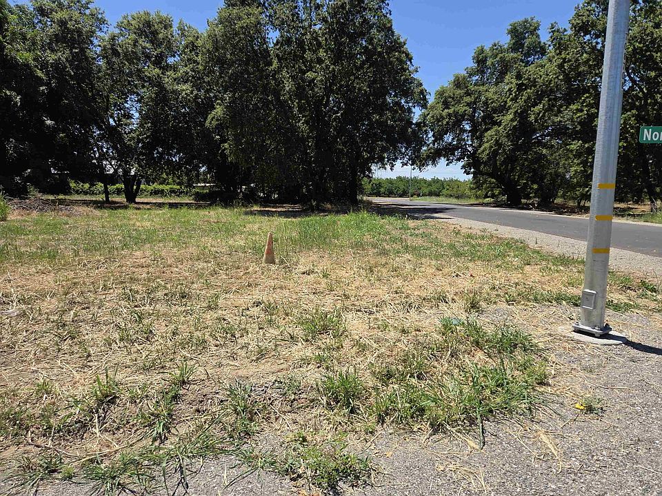 1st image of 4th St