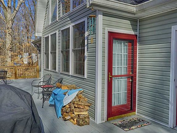 4th image of 375 Beechwood Dr
