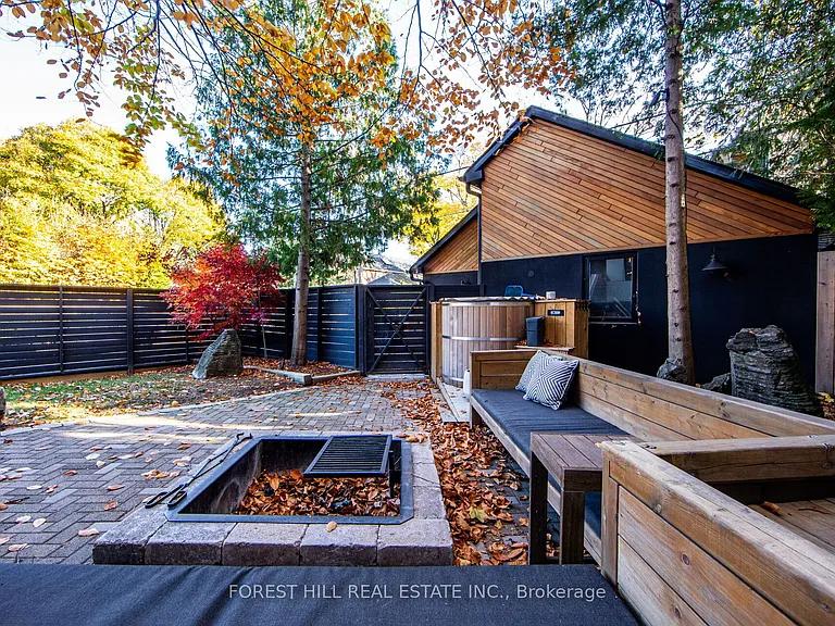 257 Manor Rd E — Photo 47