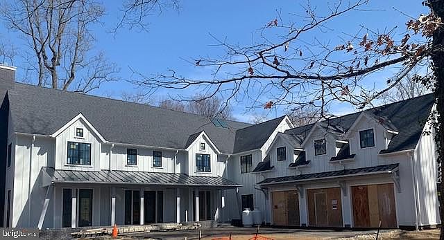 2nd image of 815 Morris Ave