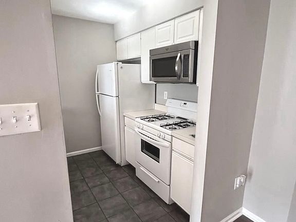 4th image of 204 Loring Ct #204