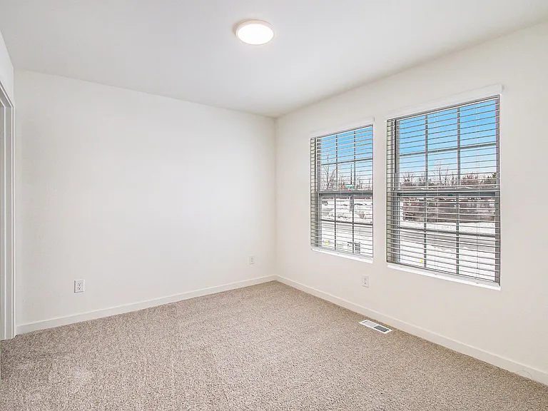 619 W Marion St — Photo 17