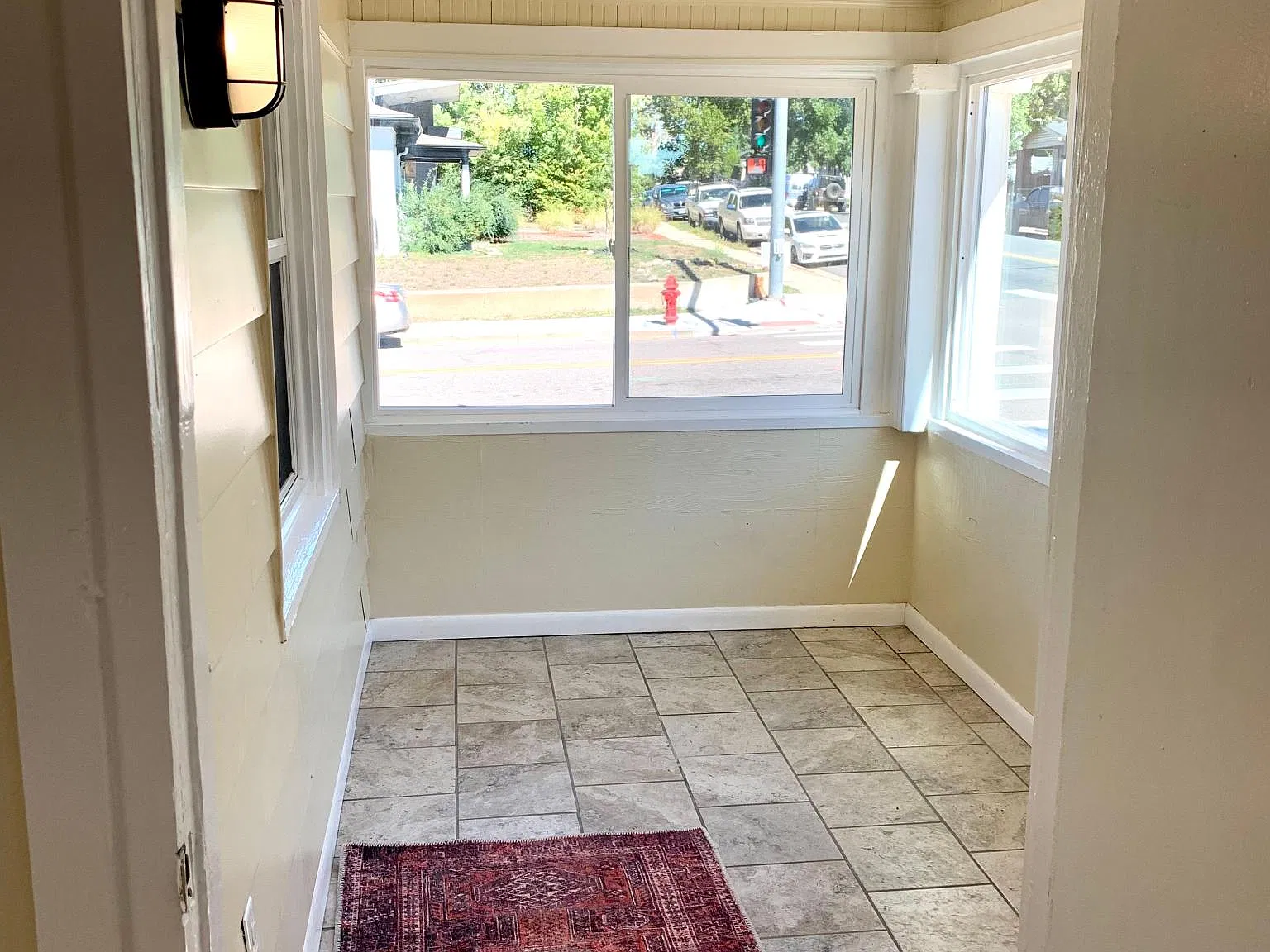 3 bed, 1300 sqft, $2,400 — Photo 4