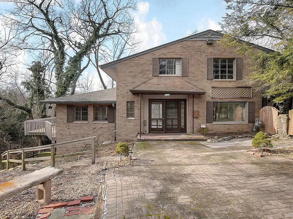 2731 Charing Rd