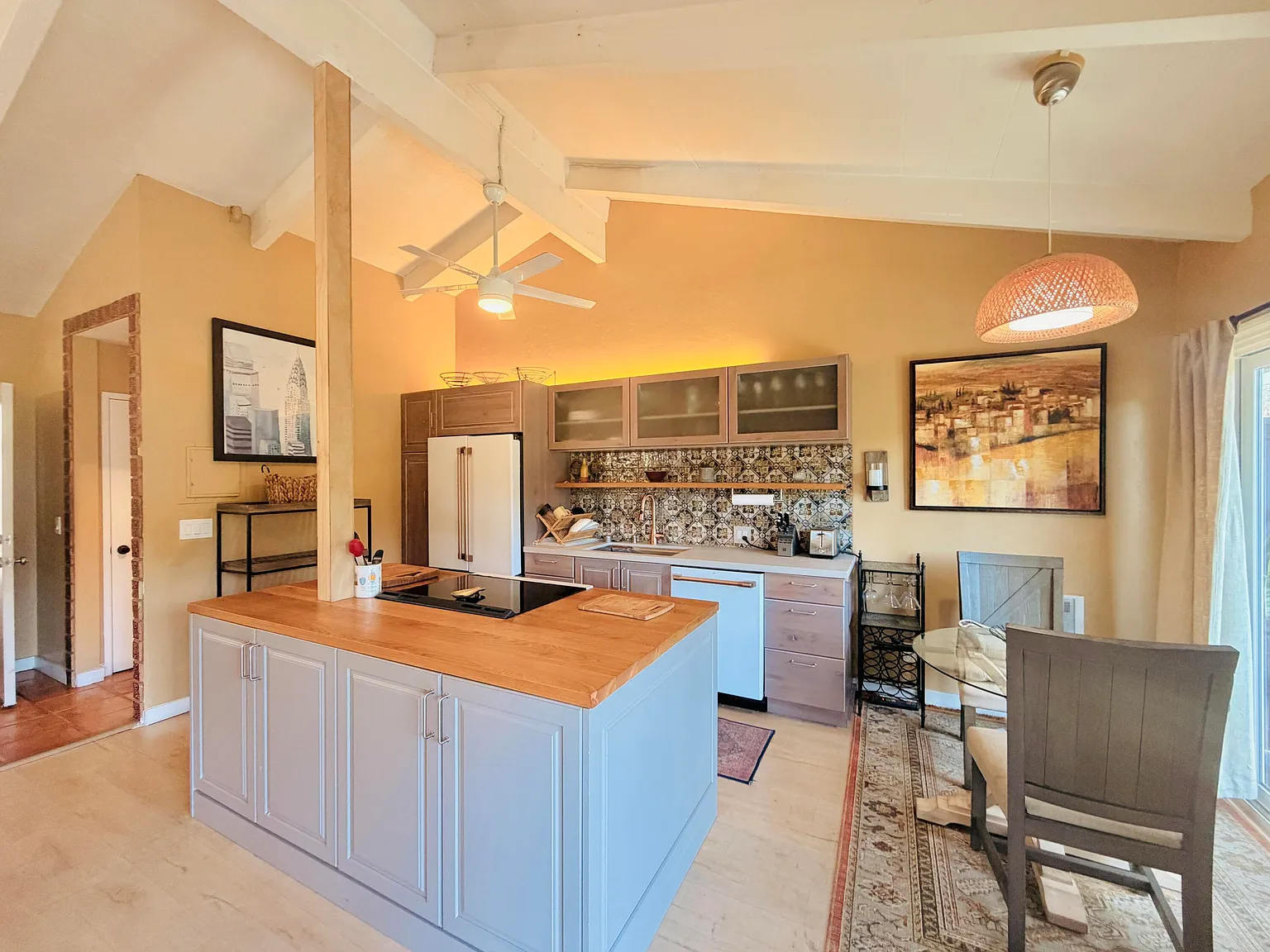 2 bed, 1.5 bath, 1080 sqft, $5,250 — Photo 2