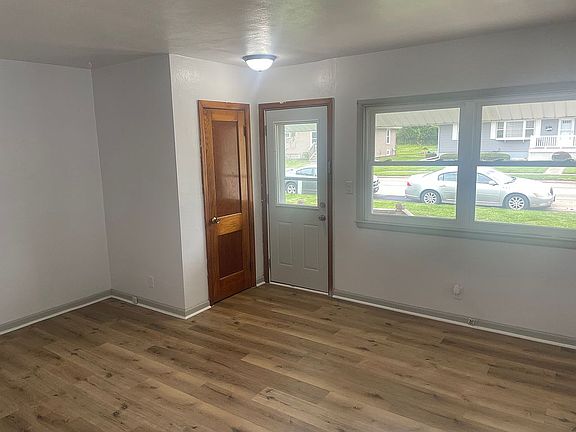 4th image of 410 S Niagara St