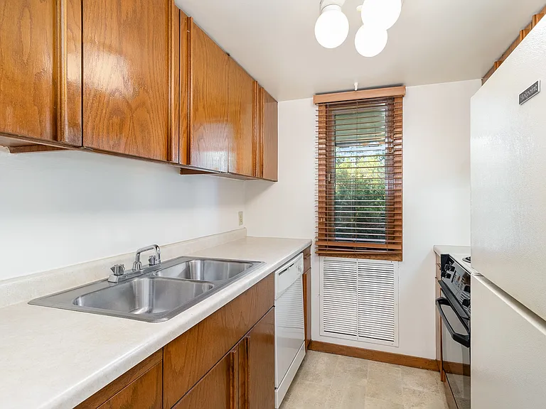 Golden Valley, MN Valley View Apartments | 11B | Kitchen
