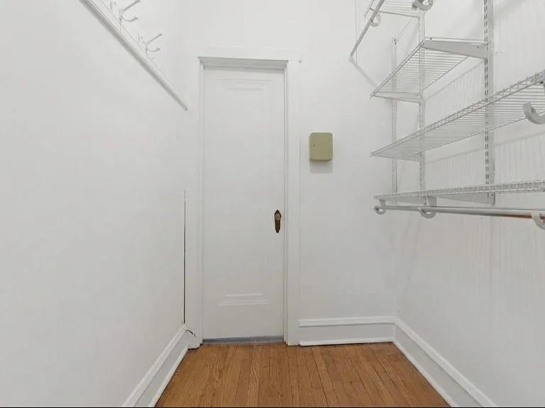 5845 W Ainslie St #1 — Photo 5