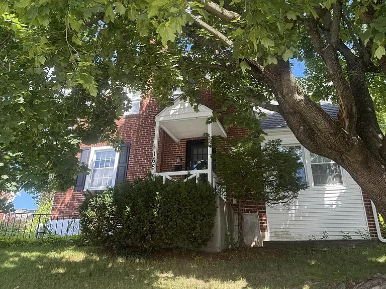 165 Race St — Photo 4