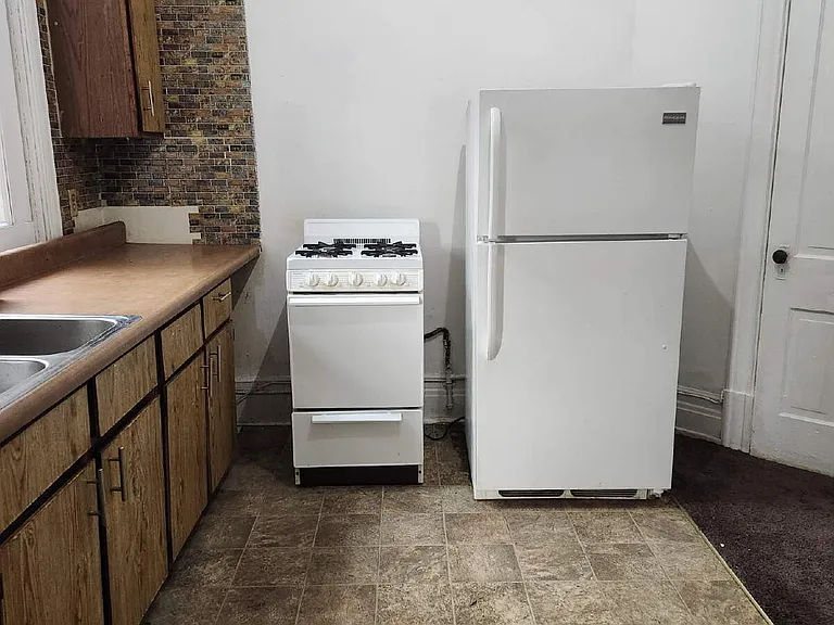 113 E 3rd St — Photo 2