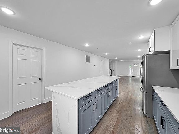 5th image of 4302 Byers St