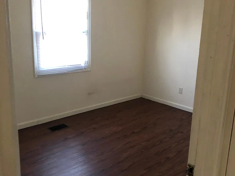 804 Dimson Dr E — Photo 3