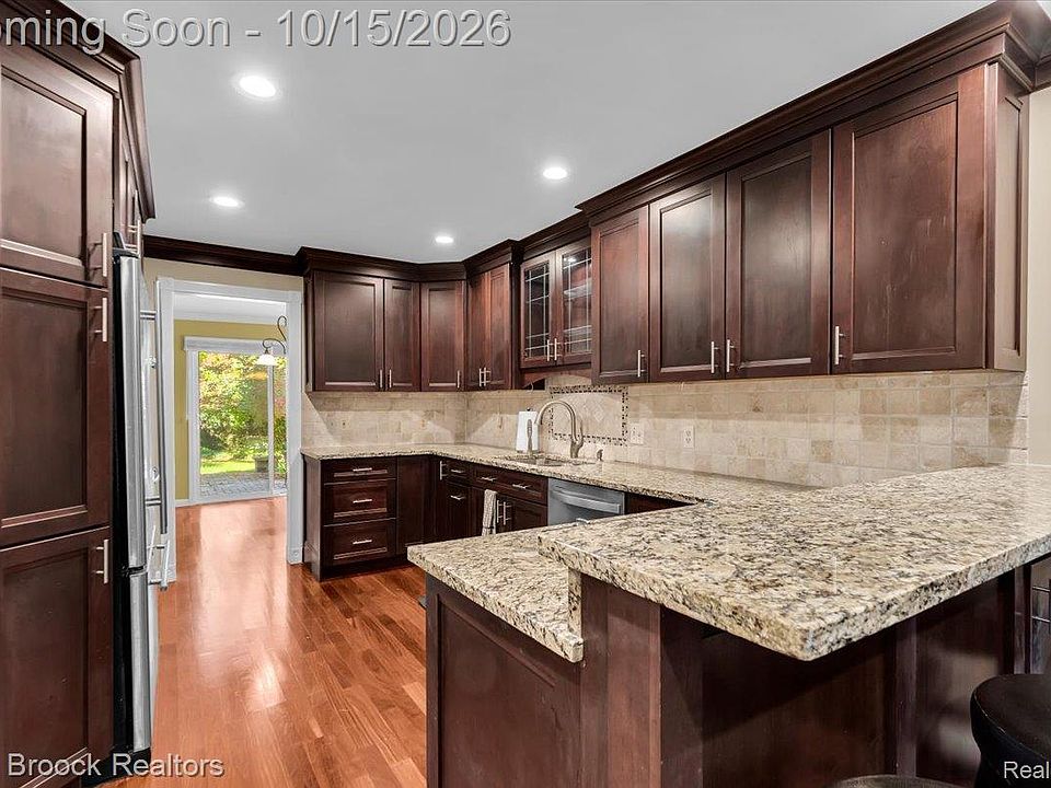 1168 Glenpointe Ct, photo 15