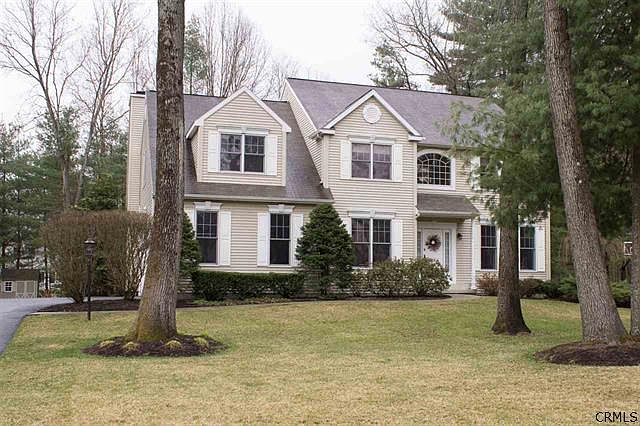 1st image of 25 Sweetbriar Dr