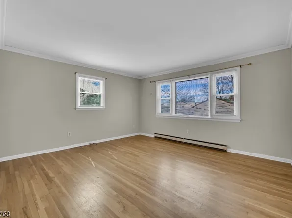 207 Gertrude Ter, Dunellen, NJ 08812