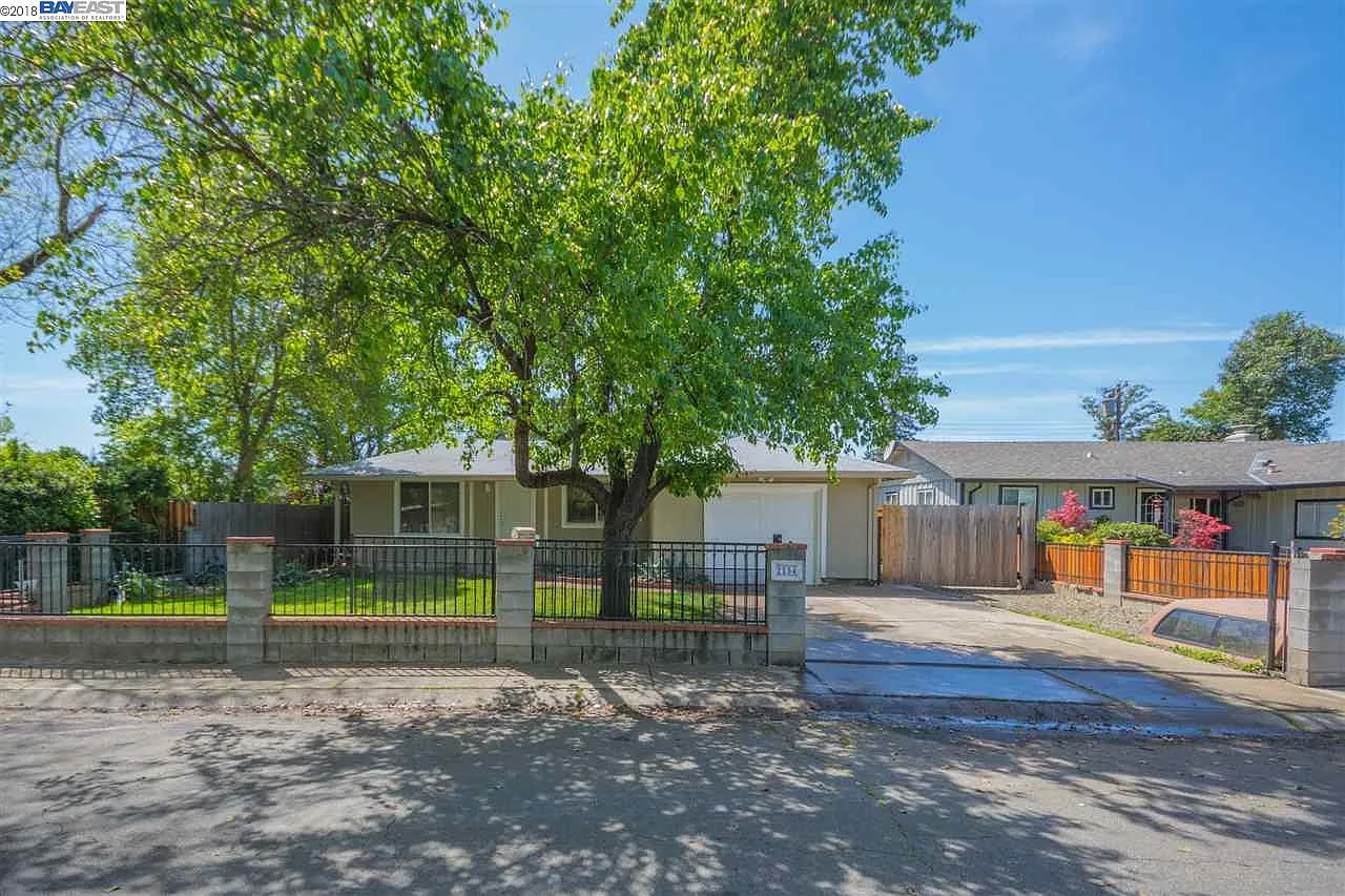 2554 Furmint Way photo 1