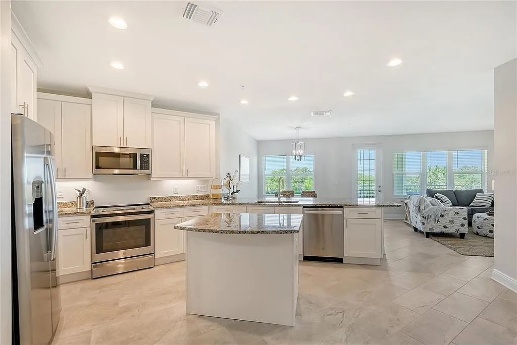2 bed, 2.0 bath, 1657 sqft, $6,000 — Photo 4
