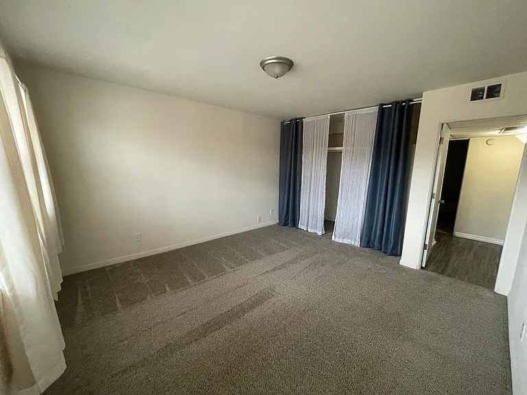 926 E Walnut St #12 — Photo 10