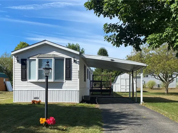 6382 Murphy Dr, Victor, NY 14564