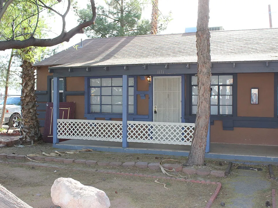 1109 Hillside Pl