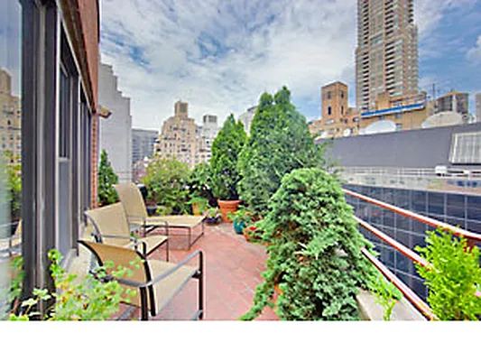 Sold by Corcoran | media 19