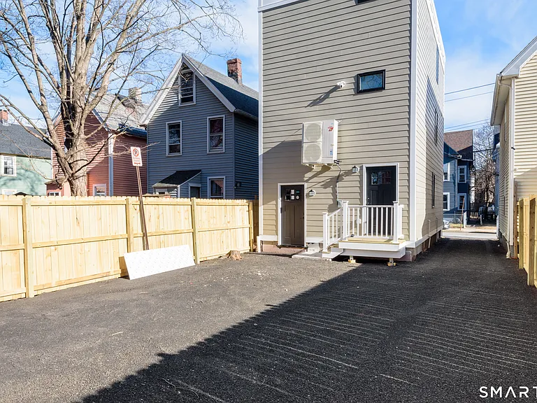 28 Townsend St — Photo 3