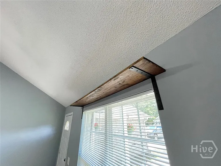 119 Mustang Dr — Photo 7