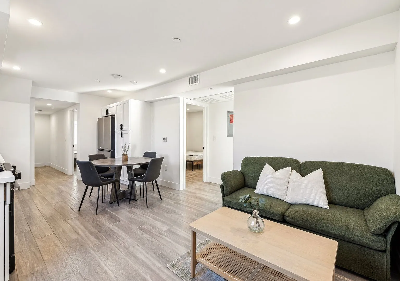 MH 1314 W 35th Pl — Photo 1