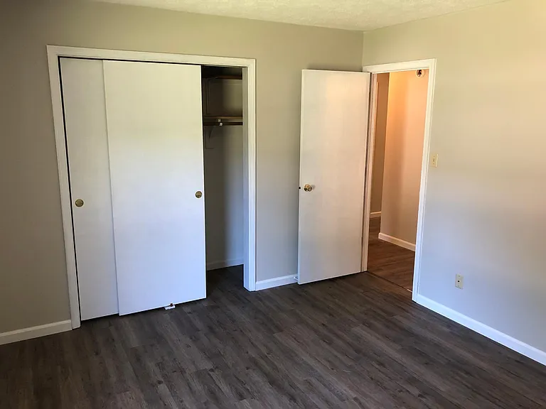 588 Holly Ct S — Photo 9