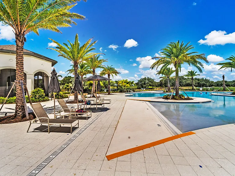 7790 Four Seasons Blvd — Photo 41