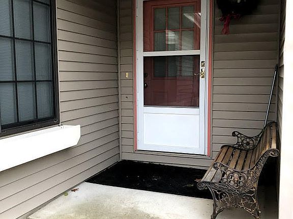 3rd image of 2548 Newberry Ln SE #0
