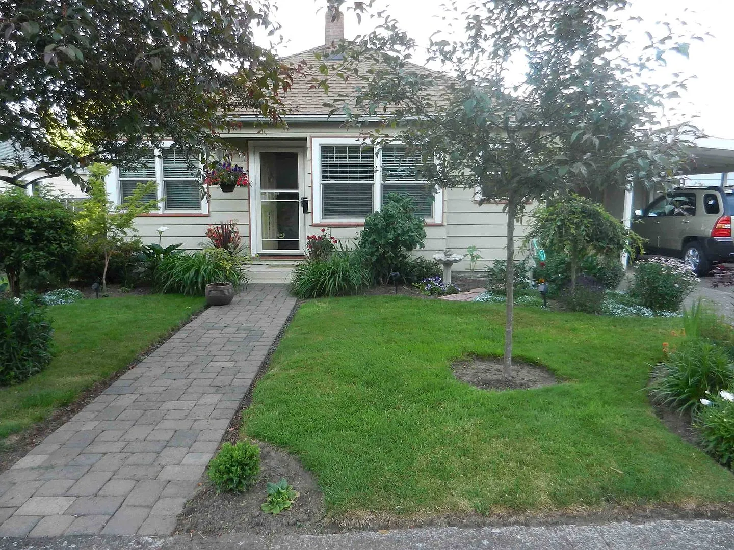 Charming home near Bush Park — Photo 1