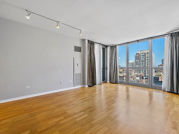 5th image of 200 W Grand Ave #1405