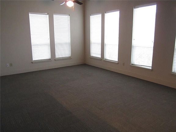 4th image of 817 W Tucker St APT 209