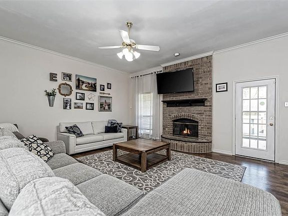 2nd image of 10321 Sierra West Dr