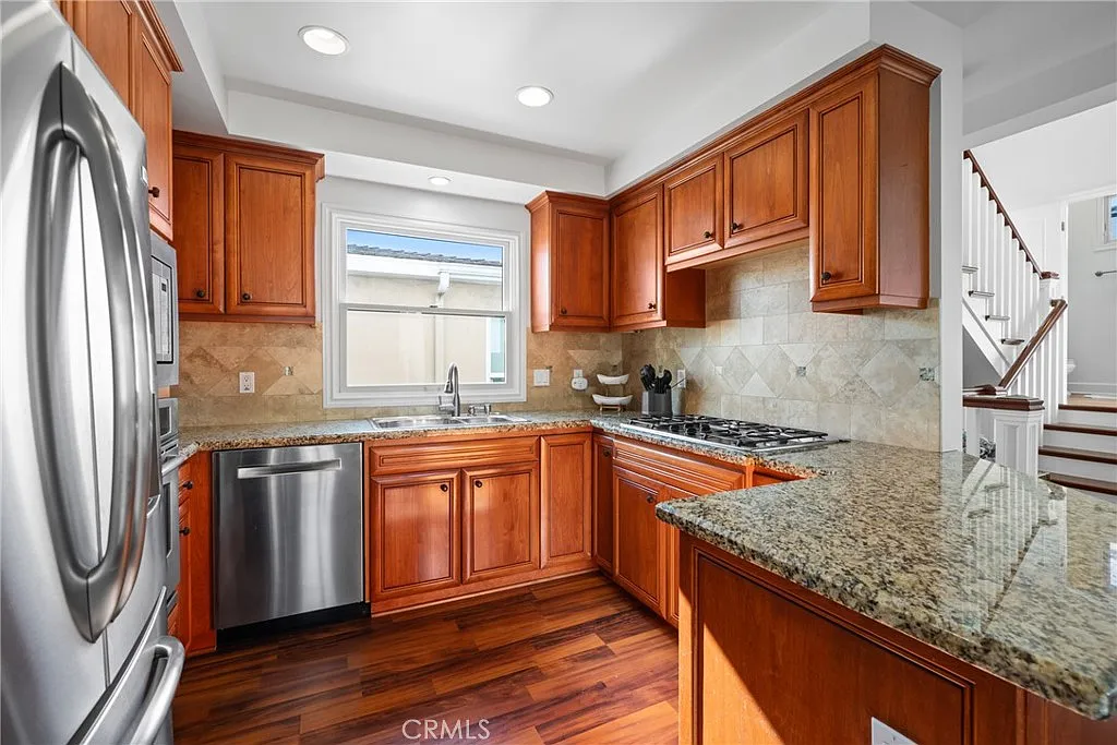 2 bed, 2.5 bath, 1254 sqft, $7,250 — Photo 2